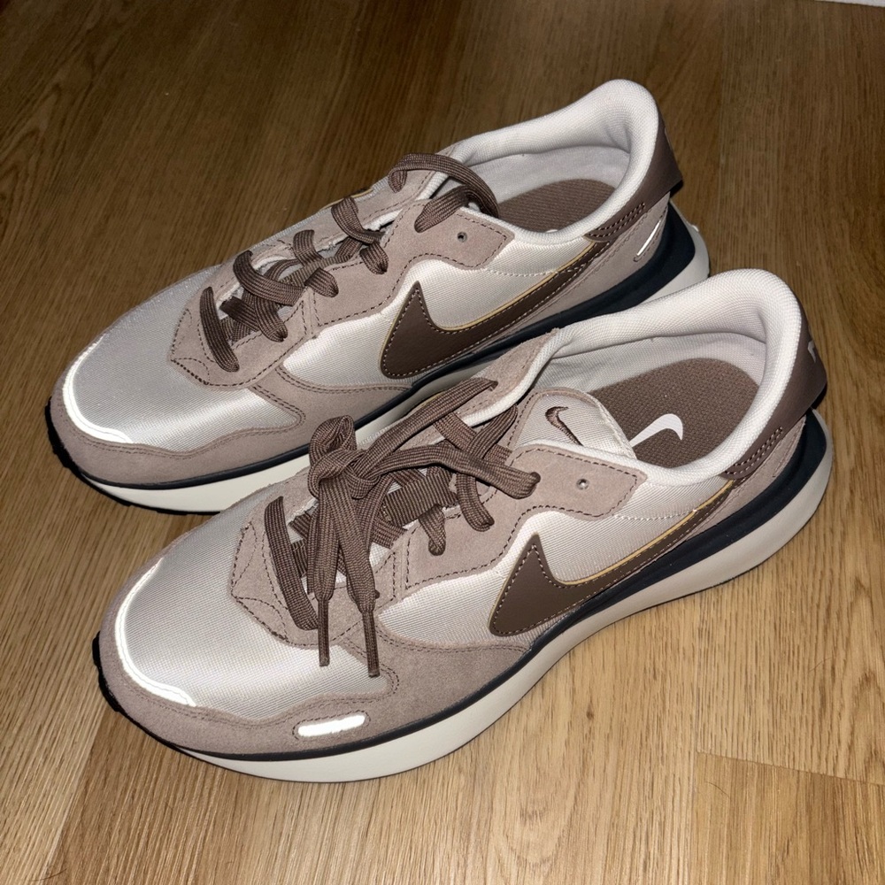 Sz. 10 Women’s Nike Phoenix Waffles - Picture 2 of 6